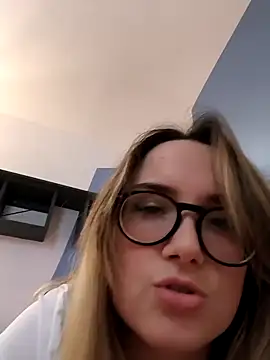 ladybibi00 online show from December 8, 2024, 8:15 pm