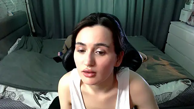 KiraYammy online show from February 8, 2026, 10:02 pm