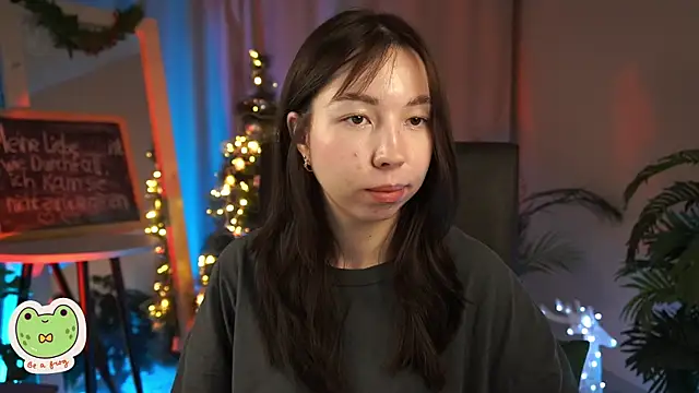 Snapshot of Sarah_Son chatting on January 9, 2025, 5:44 am Sarah Son online show from January 9, 2025, 5:44 am