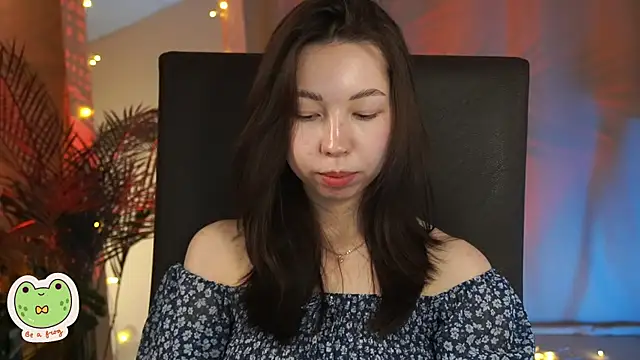 Snapshot of Sarah_Son chatting on January 12, 2025, 9:30 am Sarah Son online show from January 12, 2025, 9:30 am