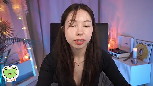 Snapshot of Sarah_Son chatting on February 27, 2025, 8:50 am Sarah Son online show from February 27, 2025, 8:50 am