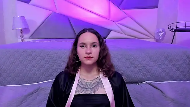 AnnyThompson  online show from January 12, 2025, 2:03 am