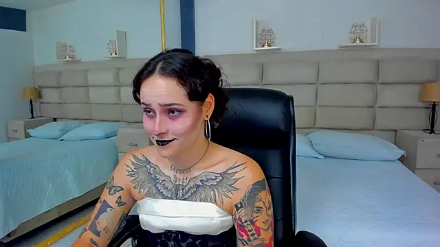 AnnyThompson  online show from October 31, 2025, 10:11 pm