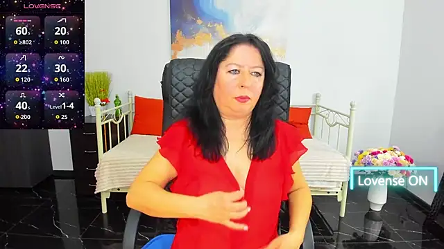 Julia Dean online show from April 17, 2026, 11:57 am