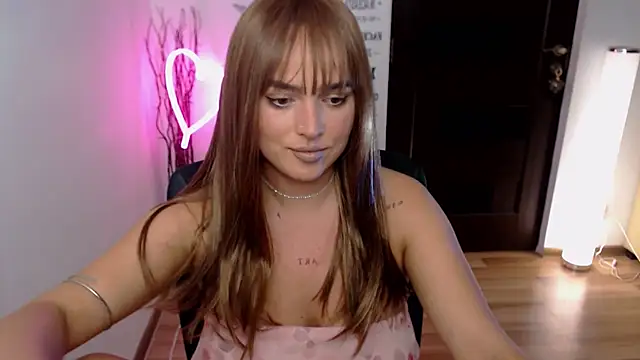 Snapshot of ChloeJewel1 chatting on December 1, 2025, 12:32 pm ChloeJewel1 online show from December 1, 2025, 12:32 pm