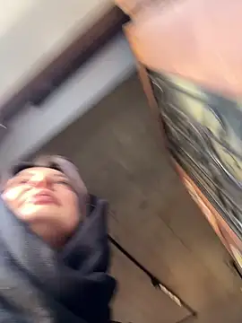 Snapshot of BabeRainbow chatting on February 17, 2025, 10:18 am BabeRainbow online show from February 17, 2025, 10:18 am