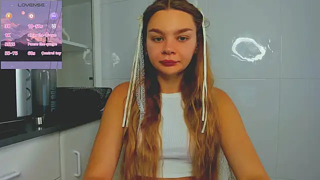 Snapshot of Molly_sweetie chatting on June 18, 2026, 6:46 am Molly sweetie online show from June 18, 2026, 6:46 am