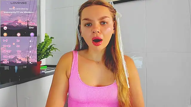 Snapshot of Molly_sweetie chatting on July 12, 2026, 6:37 am Molly sweetie online show from July 12, 2026, 6:37 am