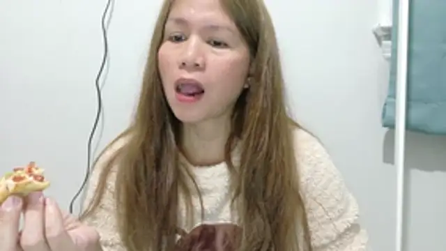 Snapshot of XLennaMX chatting on February 24, 2026, 2:09 am XLennaMX online show from February 24, 2026, 2:09 am