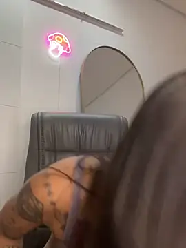 Snapshot of Nikatsu chatting on February 19, 2025, 12:14 am Nikatsu online show from February 19, 2025, 12:14 am