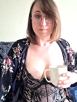 minierose online show from April 18, 2026, 1:15 pm