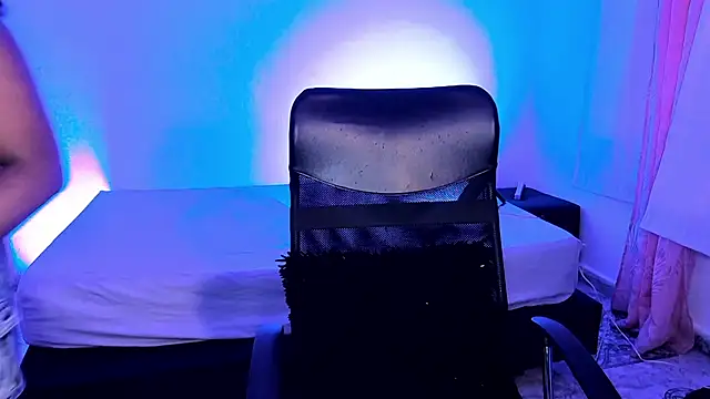 BlakmillerrGilson online show from April 10, 2026, 8:13 pm