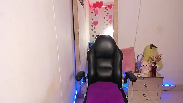 Snapshot of hellensexy chatting on February 20, 2025, 9:20 pm hellensexy online show from February 20, 2025, 9:20 pm