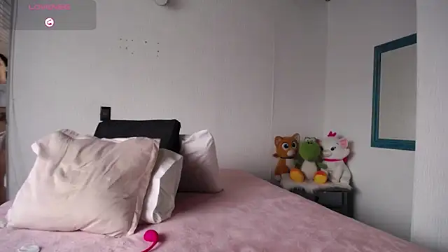 Snapshot of _Lalaa chatting on October 9, 2025, 9:02 pm  Lalaa online show from October 9, 2025, 9:02 pm