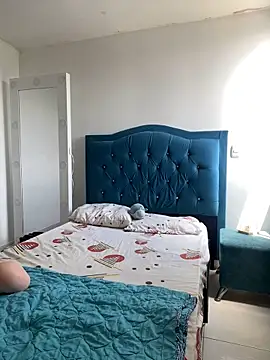 Leonarrrd 01 online show from October 26, 2025, 4:35 pm