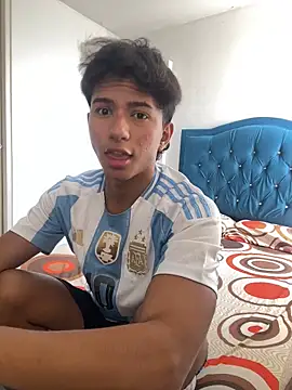 Leonarrrd 01 online show from October 29, 2025, 3:14 pm