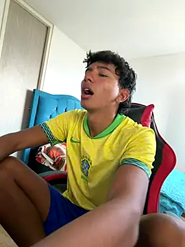 Leonarrrd 01 online show from November 29, 2025, 9:29 pm