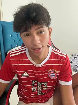 Leonarrrd 01 online show from March 12, 2026, 7:53 pm