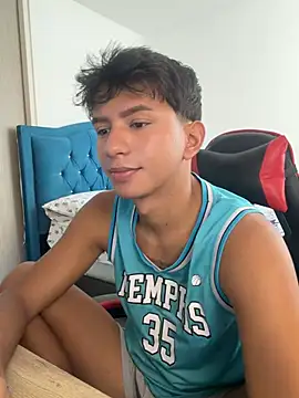 Leonarrrd 01 online show from April 1, 2026, 7:44 pm