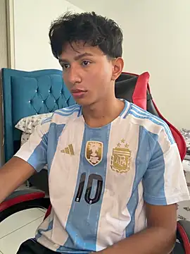 Leonarrrd 01 online show from April 8, 2026, 9:15 pm