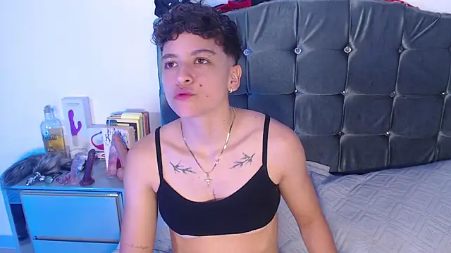 Antonella Cruz02 online show from May 24, 2026, 3:33 am