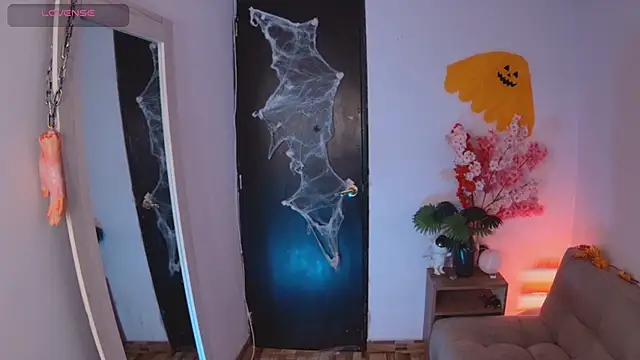 Lucy Princes online show from October 28, 2025, 7:12 am