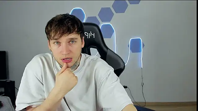 Snapshot of Chris_Tyson chatting on December 3, 2024, 6:28 pm Chris Tyson online show from December 3, 2024, 6:28 pm