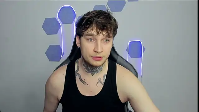 Snapshot of Chris_Tyson chatting on December 18, 2024, 12:43 am Chris Tyson online show from December 18, 2024, 12:43 am