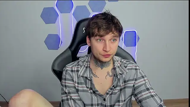 Snapshot of Chris_Tyson chatting on December 18, 2024, 3:47 am Chris Tyson online show from December 18, 2024, 3:47 am