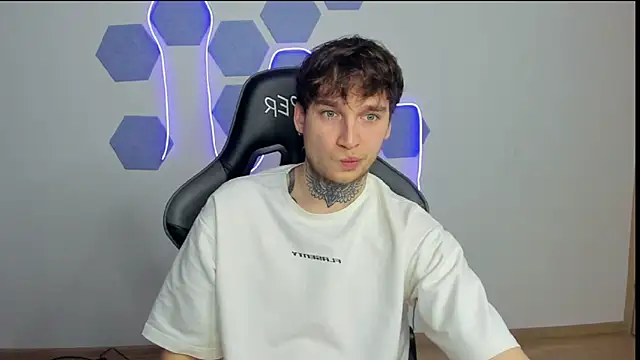 Snapshot of Chris_Tyson chatting on December 19, 2024, 3:29 am Chris Tyson online show from December 19, 2024, 3:29 am