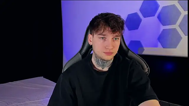 Snapshot of Chris_Tyson chatting on March 19, 2025, 1:21 am Chris Tyson online show from March 19, 2025, 1:21 am