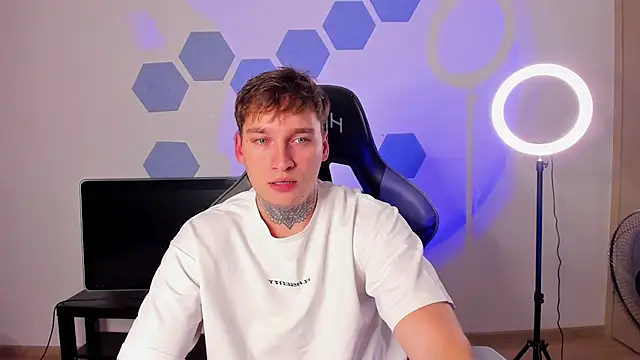 Snapshot of Chris_Tyson chatting on September 11, 2025, 12:00 am Chris Tyson online show from September 11, 2025, 12:00 am