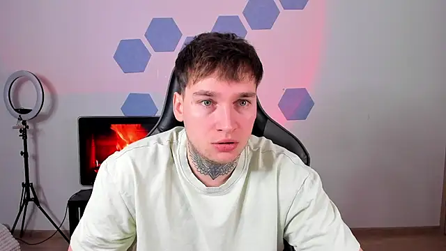 Snapshot of Chris_Tyson chatting on December 17, 2025, 9:04 am Chris Tyson online show from December 17, 2025, 9:04 am