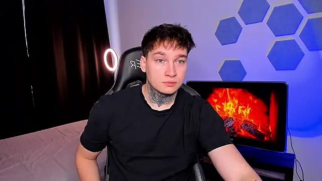 Snapshot of Chris_Tyson chatting on December 22, 2025, 8:44 am Chris Tyson online show from December 22, 2025, 8:44 am