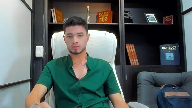 Snapshot of EdwardRoss_ chatting on March 22, 2025, 12:04 pm EdwardRoss  online show from March 22, 2025, 12:04 pm