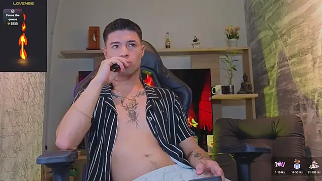 EdwardRoss  online show from June 27, 2026, 9:09 pm