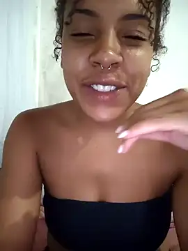 Julia Pretinha online show from April 3, 2026, 3:26 am