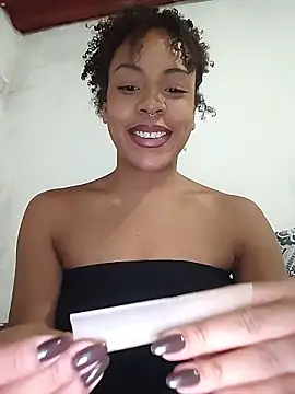 Julia Pretinha online show from May 10, 2026, 1:00 am
