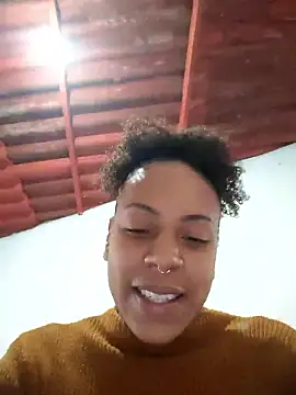 Julia Pretinha online show from June 15, 2026, 12:40 pm