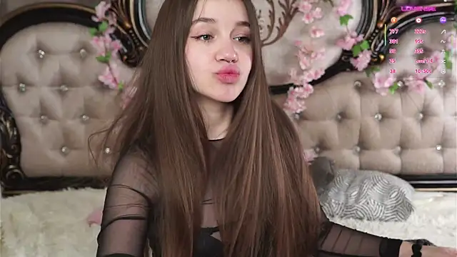 AmiLewis online show from April 5, 2026, 1:03 am