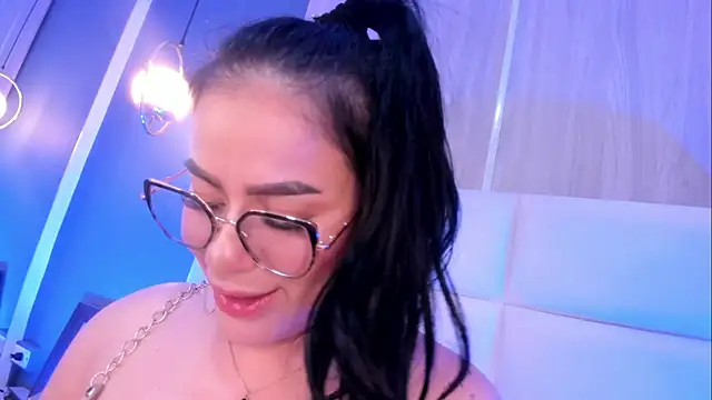 Snapshot of Miah_gomez_ chatting on March 19, 2025, 11:03 pm Miah gomez online show from March 19, 2025, 11:03 pm