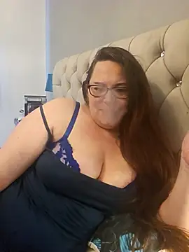Snapshot of Sexy_Binxy chatting on May 5, 2026, 12:57 pm Sexy Binxy online show from May 5, 2026, 12:57 pm