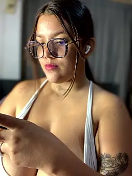 Snapshot of Michellesexxy chatting on December 3, 2024, 4:36 am Michellesexxy online show from December 3, 2024, 4:36 am