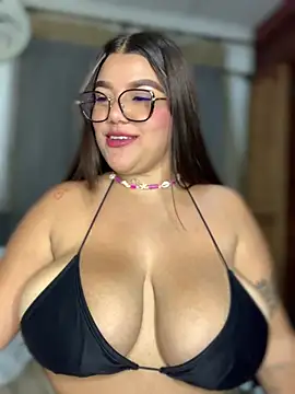 Snapshot of Michellesexxy chatting on January 22, 2025, 5:26 am Michellesexxy online show from January 22, 2025, 5:26 am