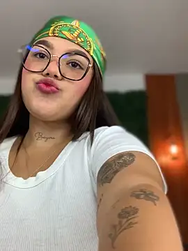 Snapshot of Michellesexxy chatting on January 28, 2025, 4:18 am Michellesexxy online show from January 28, 2025, 4:18 am