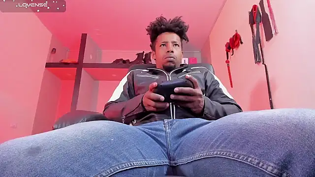 AlejoKhalifa  online show from April 4, 2026, 11:18 am