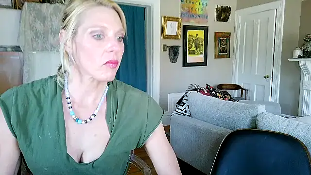 Glamazonx online show from April 19, 2026, 5:01 pm