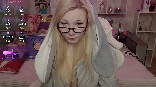 Snapshot of MeowkaKitty chatting on February 5, 2026, 2:05 am MeowkaKitty online show from February 5, 2026, 2:05 am