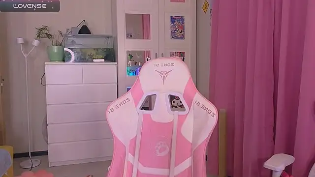 Britney Lynch online show from November 25, 2025, 7:36 pm