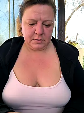 Snapshot of jusichka chatting on April 22, 2026, 5:54 am jusichka online show from April 22, 2026, 5:54 am